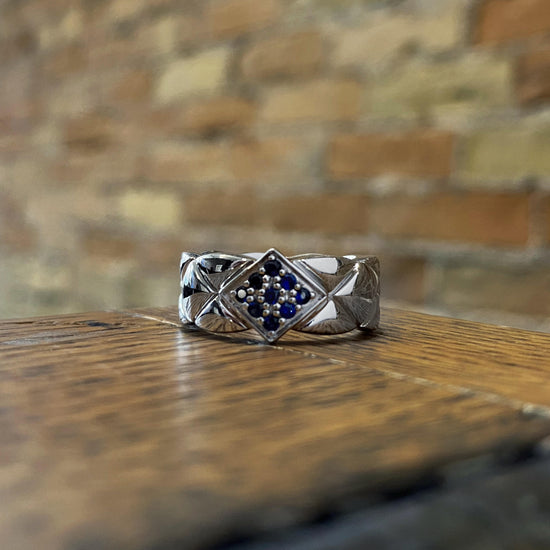 blue-sapphire-quilted-ring