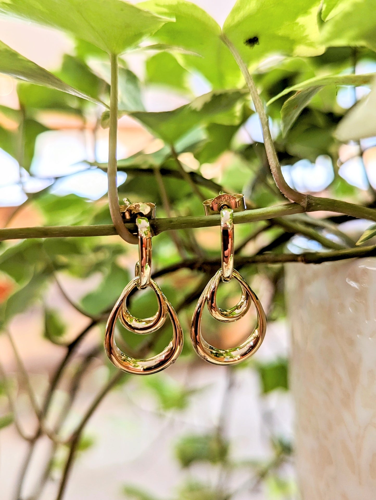 Load image into Gallery viewer, Oval Dangle Earrings
