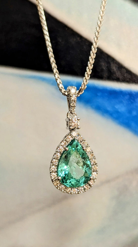 Load image into Gallery viewer, Zoma Color Emerald Halo Pendant
