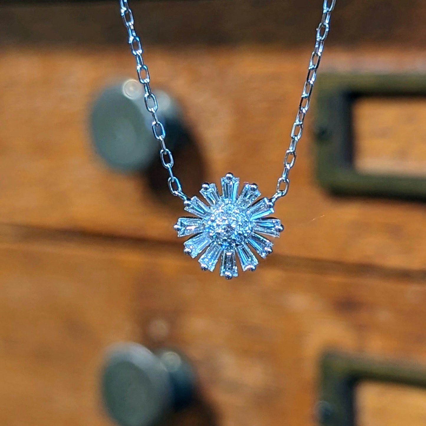 Load image into Gallery viewer, Diamond Burst Necklace
