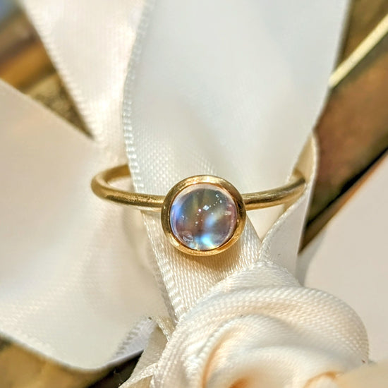 Load image into Gallery viewer, Moonstone Yumdrop Ring
