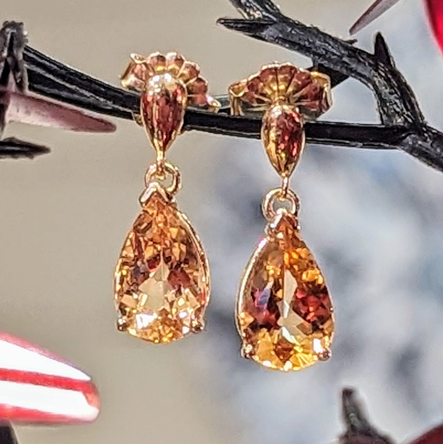 Load image into Gallery viewer, Golden Topaz Dangle Earrings
