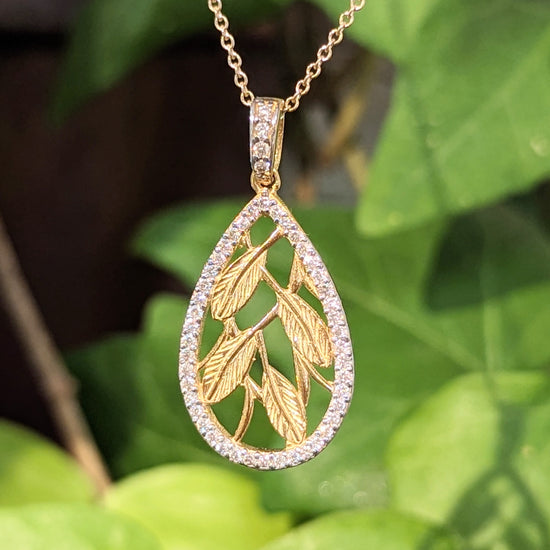 Etched leaf Diamond accented necklace