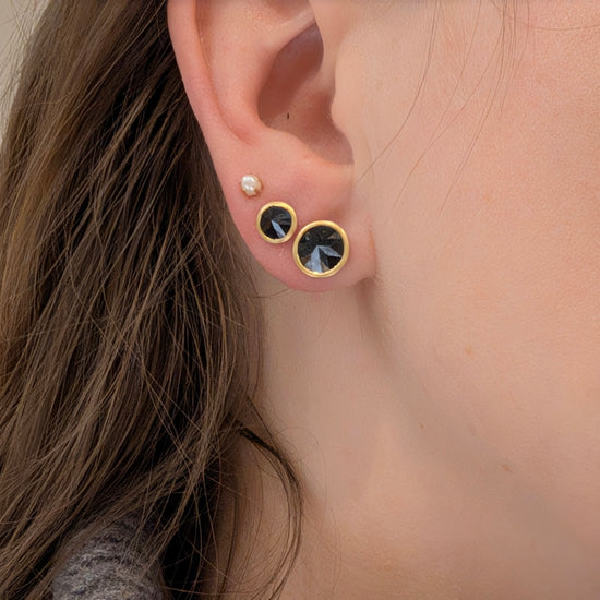 Black Spinel Point-up Studs