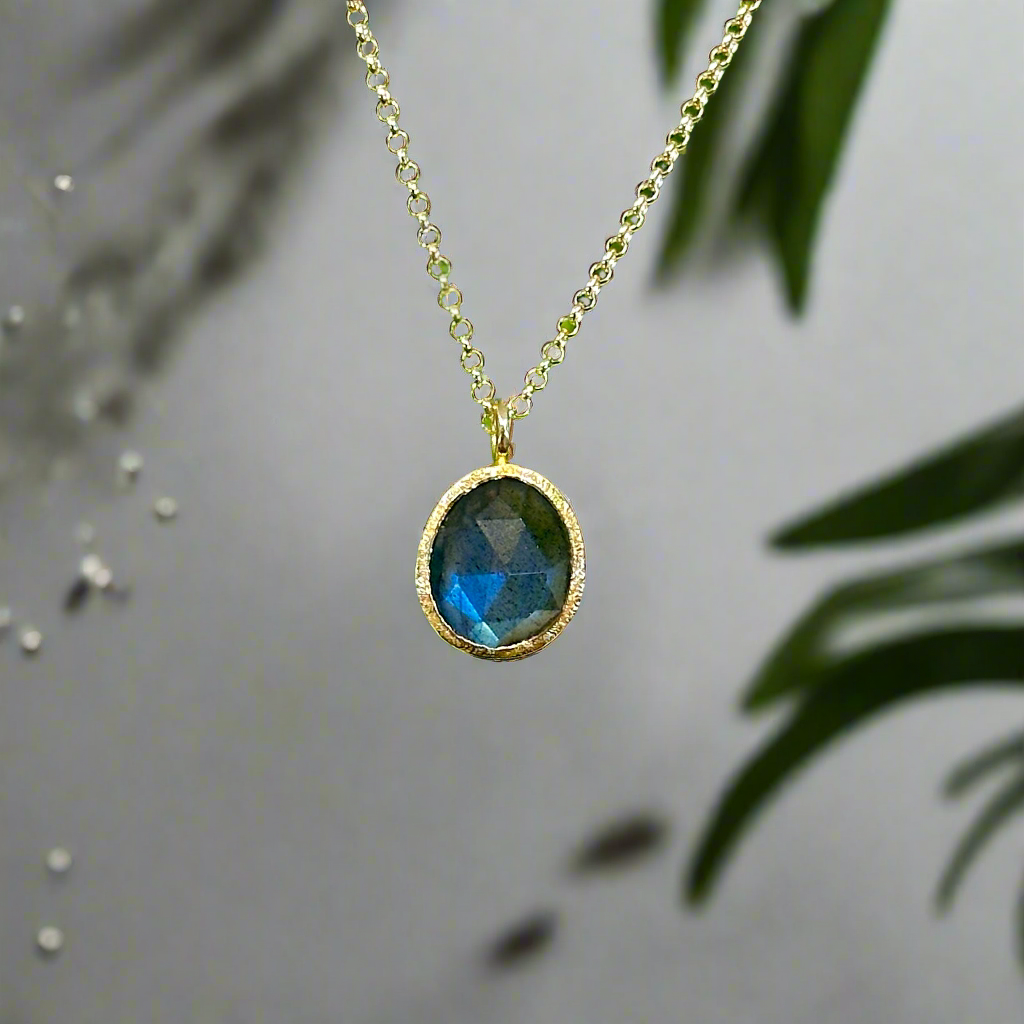 Shade Labradorite Pendant