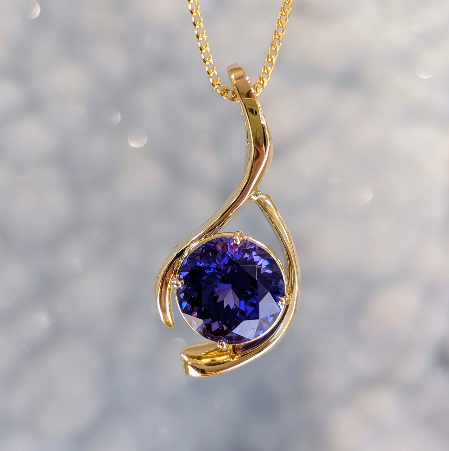 Tanzanite Swoop Pendant