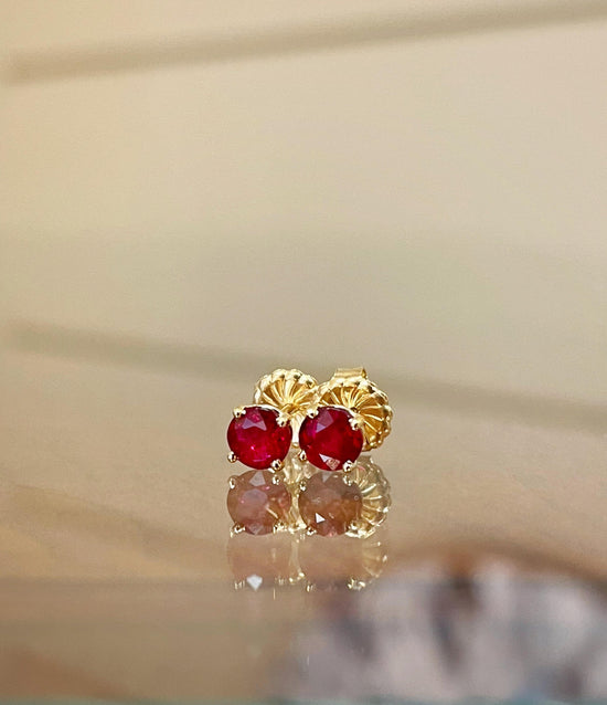 Load image into Gallery viewer, Plumb Gold Original Ruby Studs
