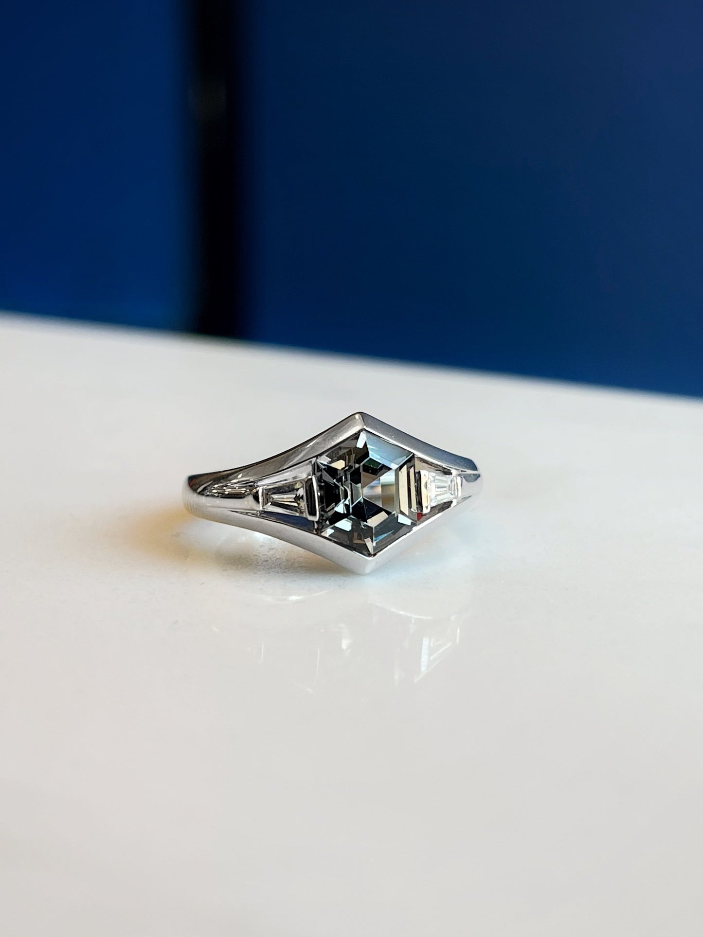 Load image into Gallery viewer, Zoma Color Grey Spinel Ring
