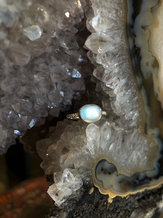 Load image into Gallery viewer, Blue Topaz over Mother of Pearl Ring
